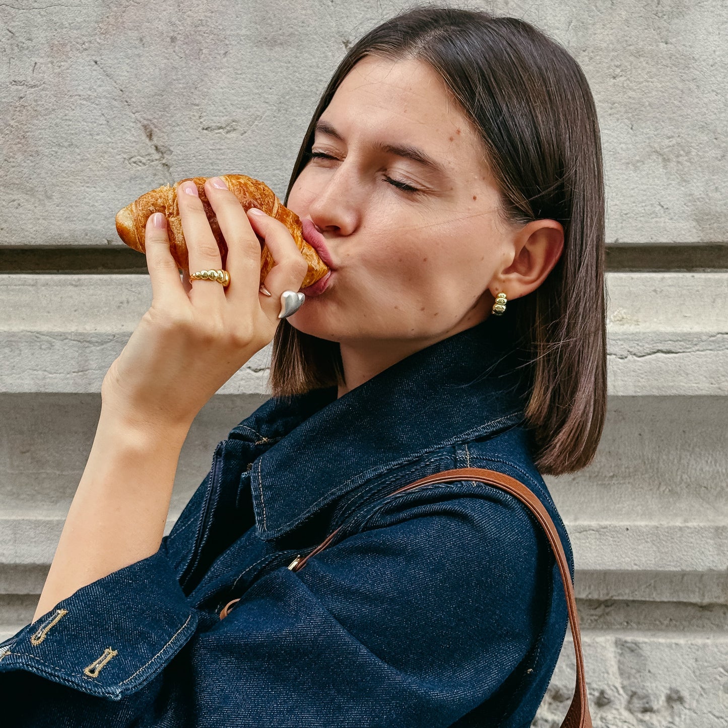GRANDE CROISSANT GOLD PLATED EARRINGS