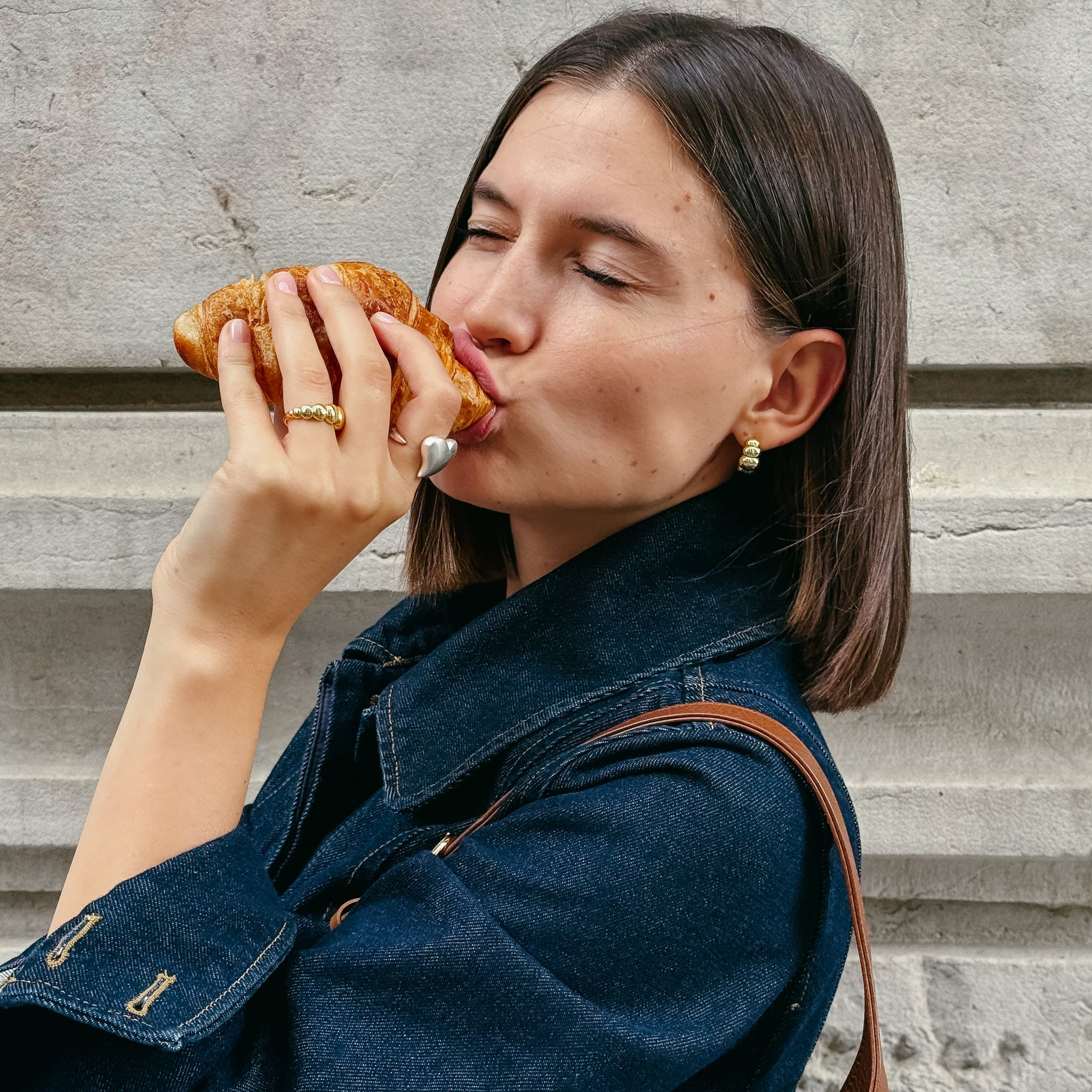 GRANDE CROISSANT GOLD PLATED EARRINGS