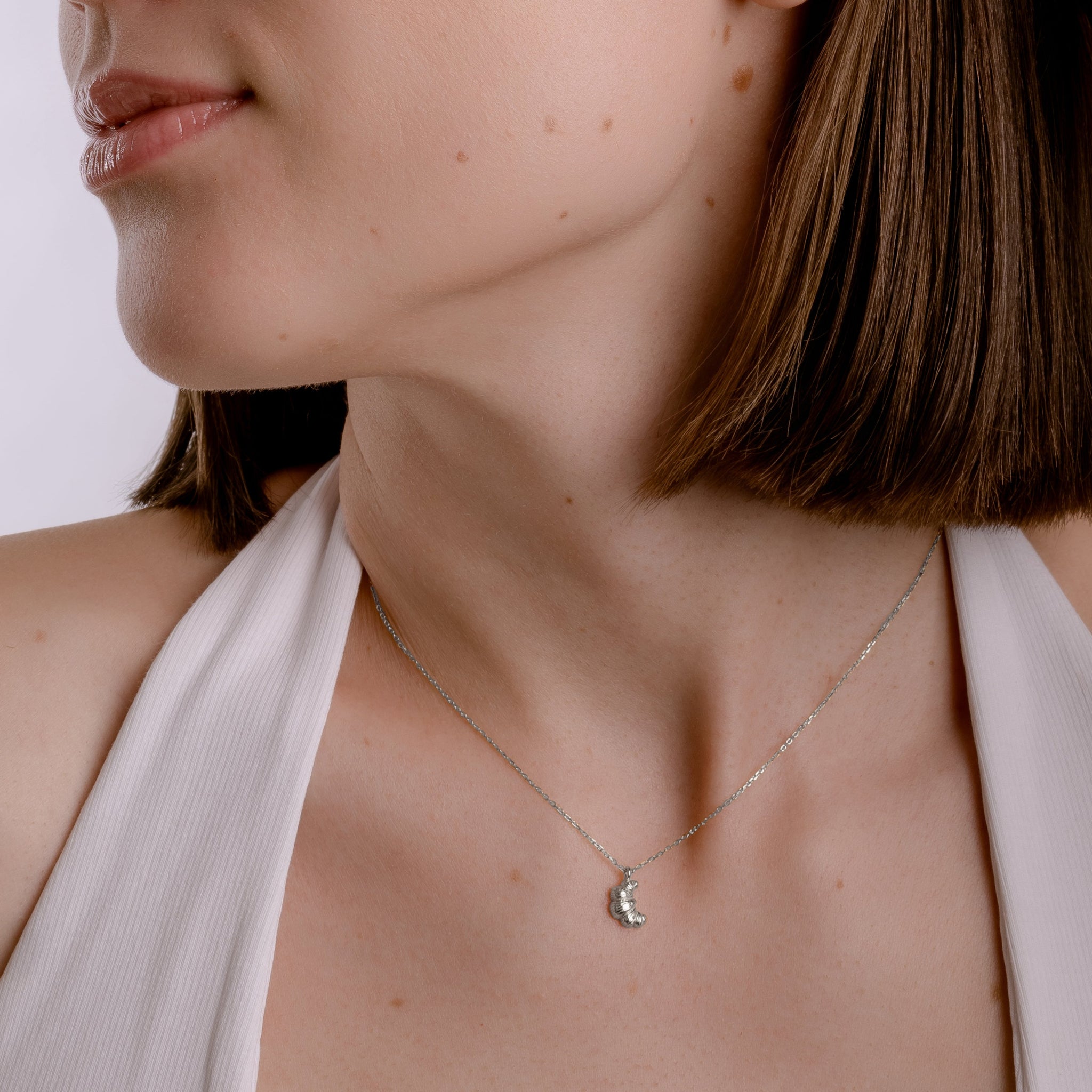 PETIT CROISSANT SILVER NECKLACE