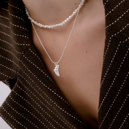 CLASSIC CROISSANT PENDANT NECKLACE