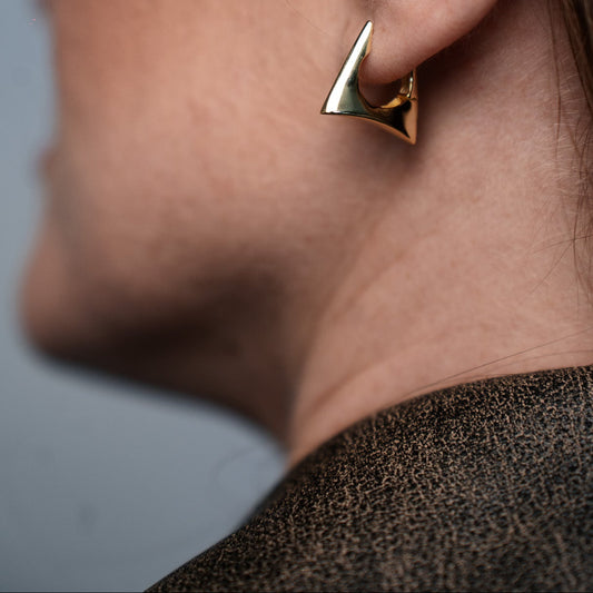 FRAPPÉ GOLD STATEMENT EARRINGS Argint 925- Flat&White